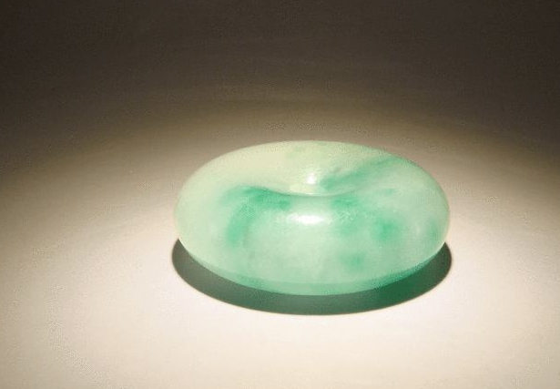 翡翠增值速度很快，但成品和原料增长速度不同，所以是投资好时机  第5张