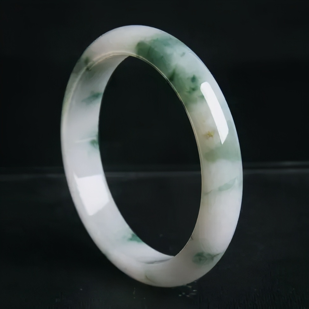 冰糯种翡翠鉴定三十而立，四十而不惑，不同年龄佩戴翡翠也有不同的寓意  第17张