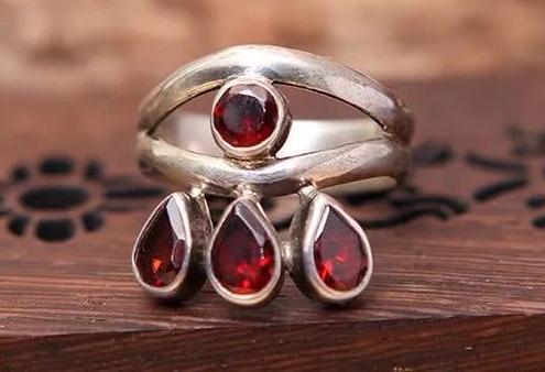 鉴别石榴石的五种方法及保养秘诀？  第3张