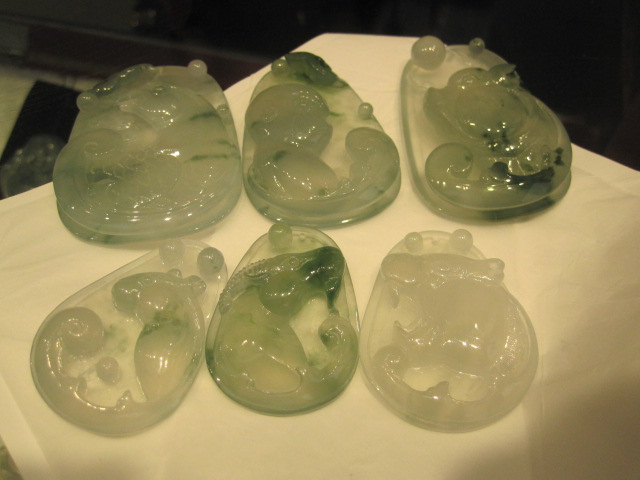 天空蓝翡翠玉石价格揭阳的翡翠市场价值波动  第1张