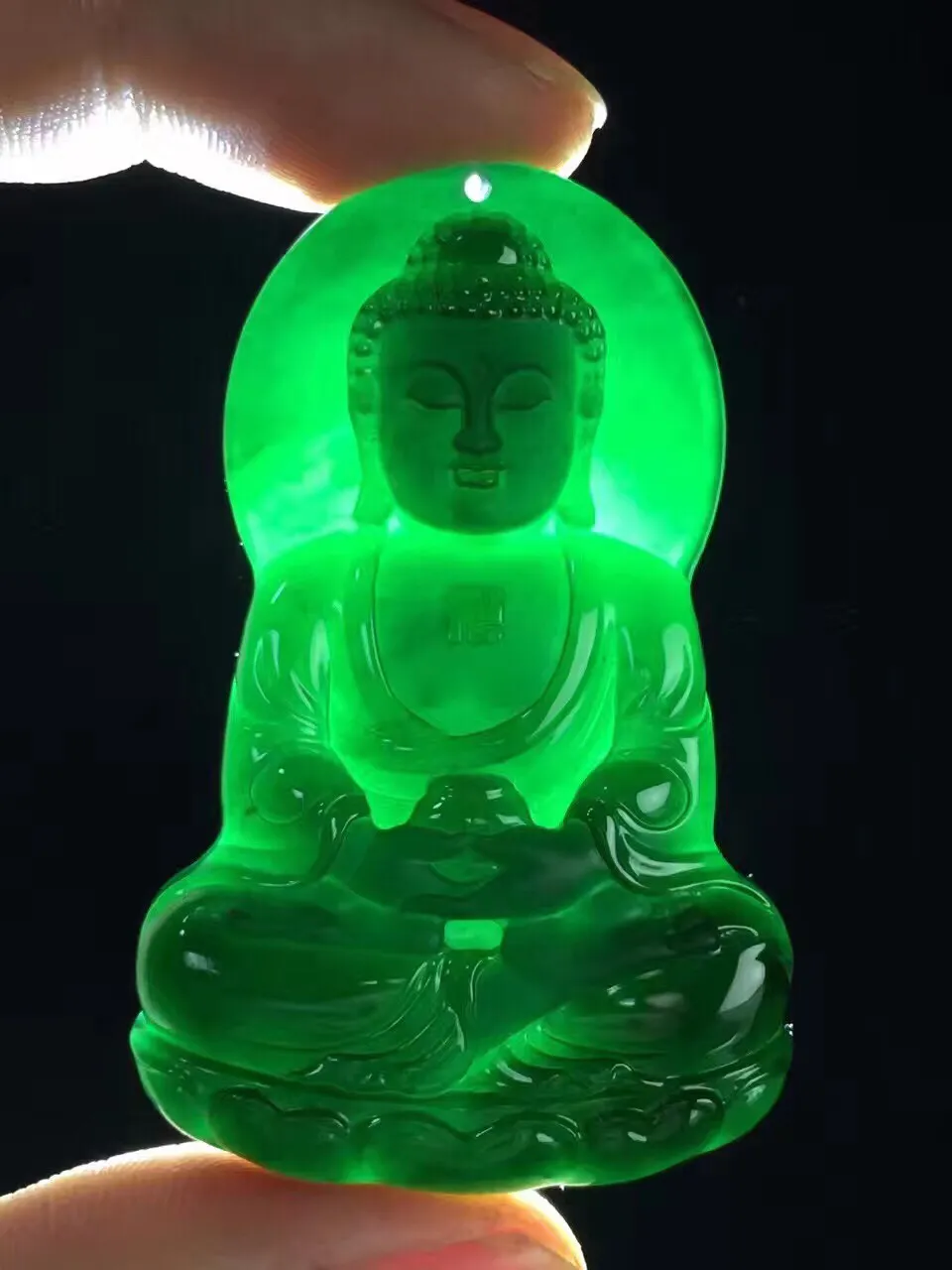 墨翠。一种深藏不露的翡翠。稳重而神秘  第2张