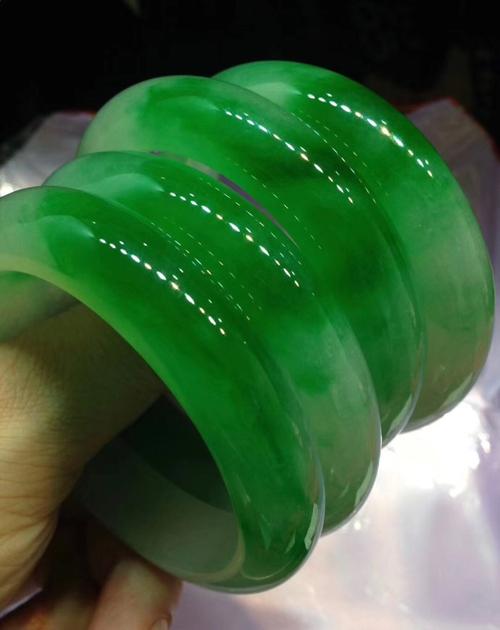 不同价格的翡翠玉手镯，差别竟然这样大！  第10张
