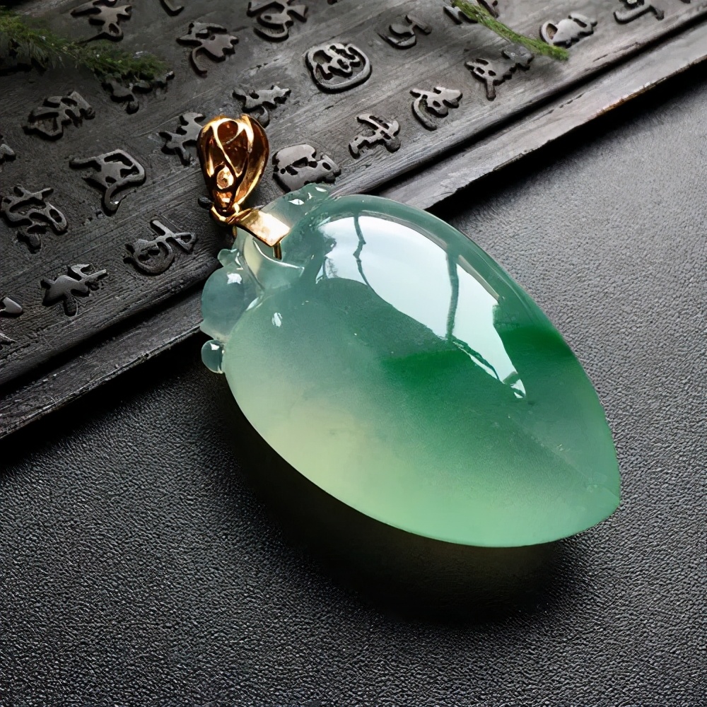 冰糯种翡翠鉴定三十而立，四十而不惑，不同年龄佩戴翡翠也有不同的寓意  第23张