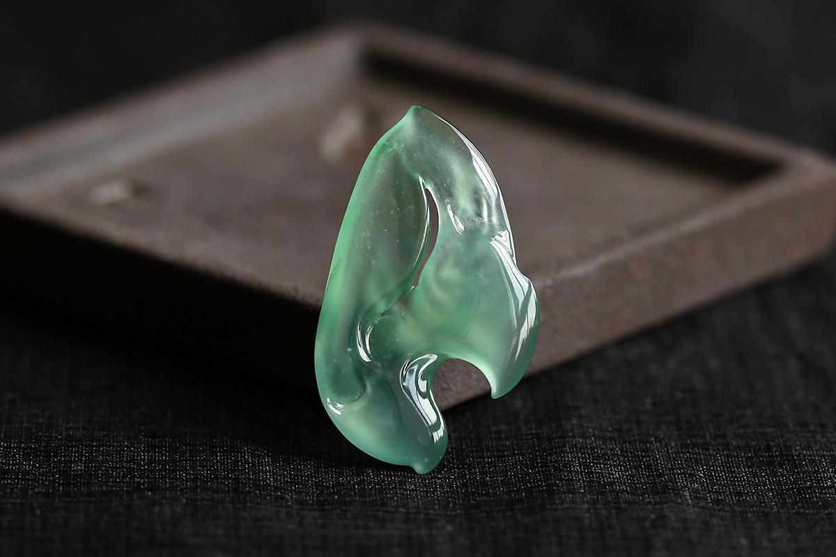 15万元翡翠手镯什么样的翡翠，最有价值  第1张