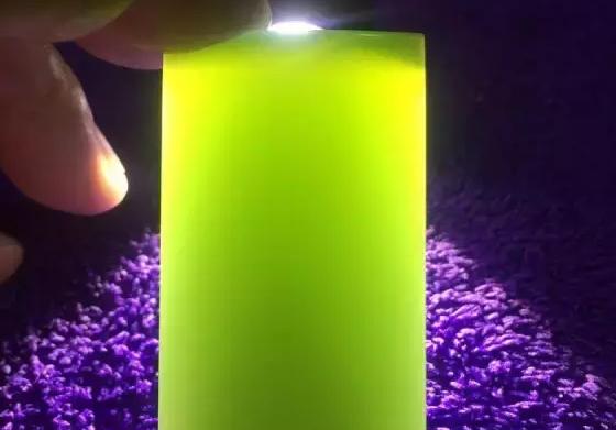 玫瑰金镶翡翠戒指图片为什么说这种碧玉价值很高  第4张