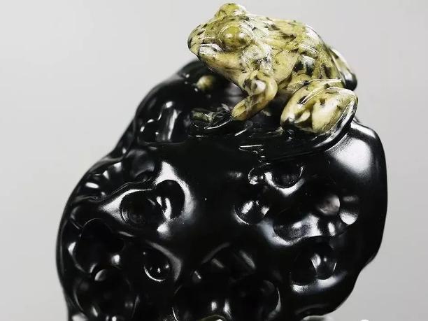 哪里可以给翡翠估价“脂份到羊脂”是对和田玉最好的评价  第7张