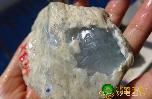 缅甸玉市场视频一般的冰种翡翠原石价格多少钱 冰种翡翠原石很贵吗   第2张