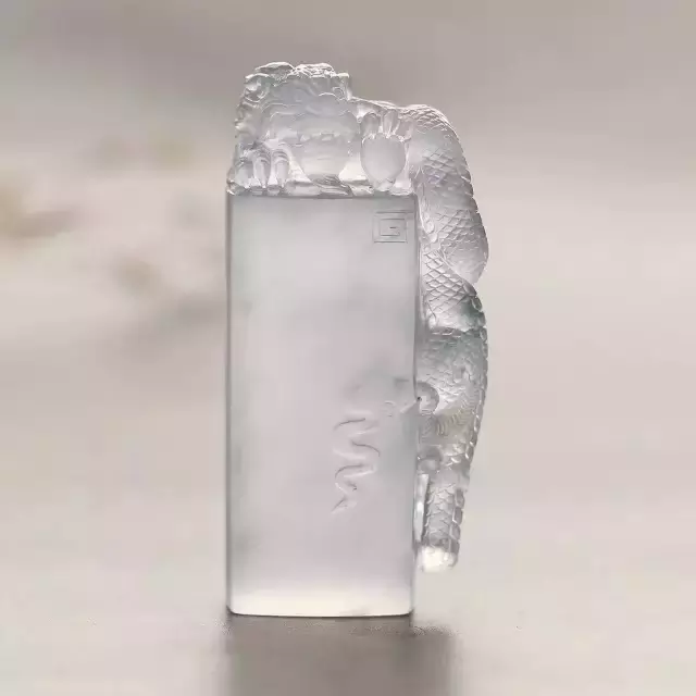 翡翠手镯磕的裂纹图片想要购买翡翠，这篇文章得看一下  第3张