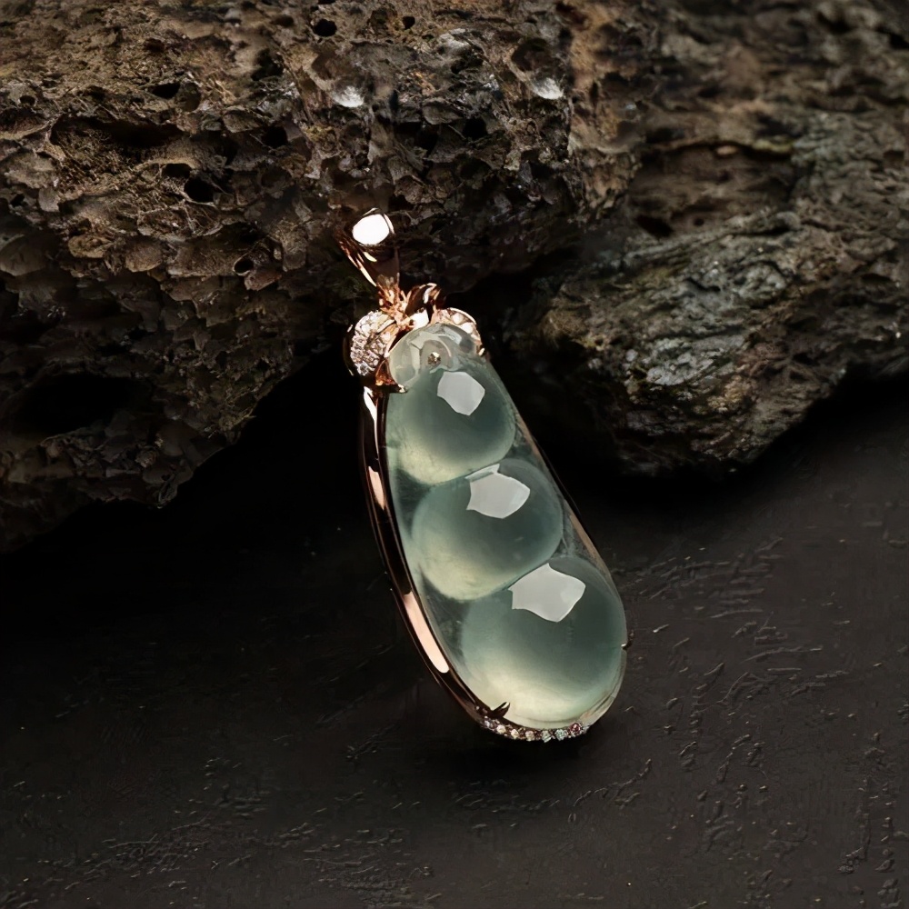 冰糯种翡翠鉴定三十而立，四十而不惑，不同年龄佩戴翡翠也有不同的寓意  第2张