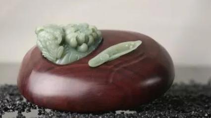 哪里可以给翡翠估价“脂份到羊脂”是对和田玉最好的评价  第11张