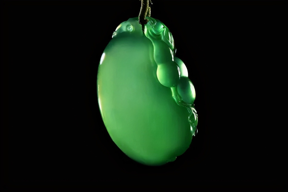 15万元翡翠手镯什么样的翡翠，最有价值  第2张