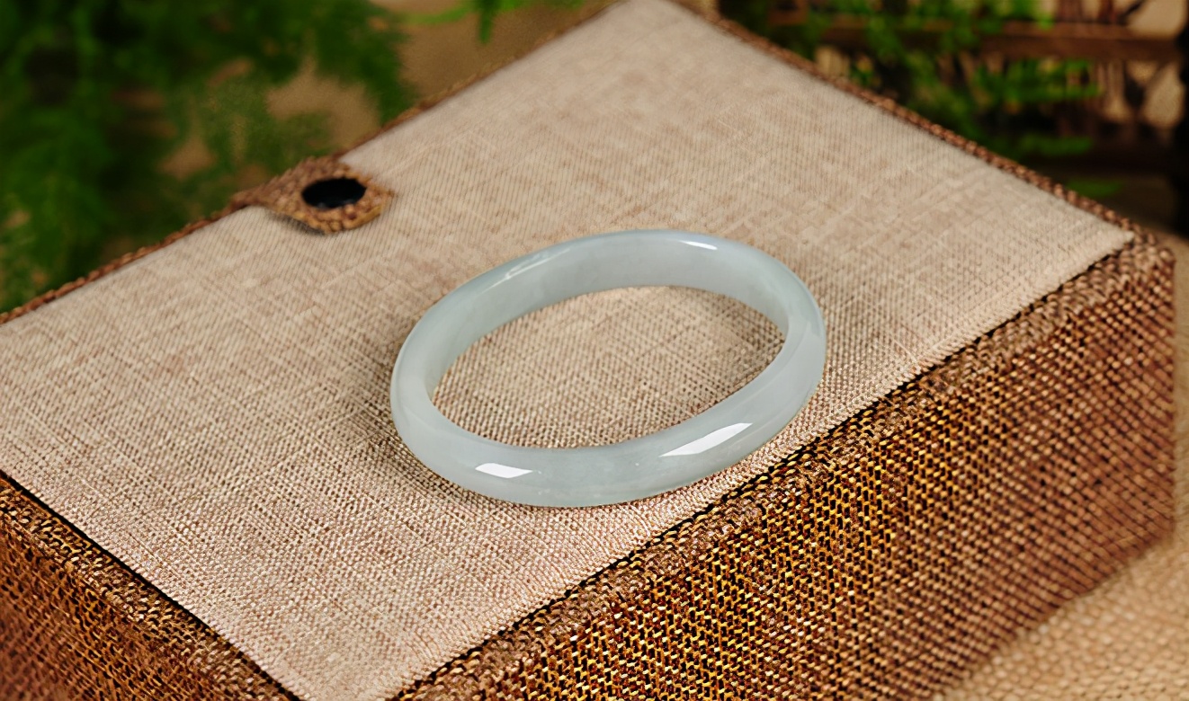 翡翠的颜色只有绿色一种吗？其实翡翠的世界丰富多彩  第3张