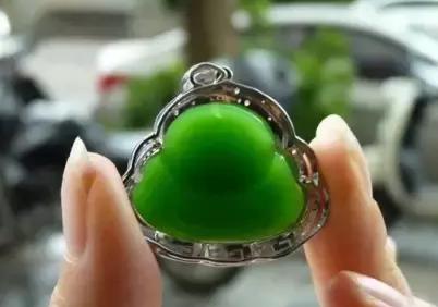 玫瑰金镶翡翠戒指图片为什么说这种碧玉价值很高  第10张