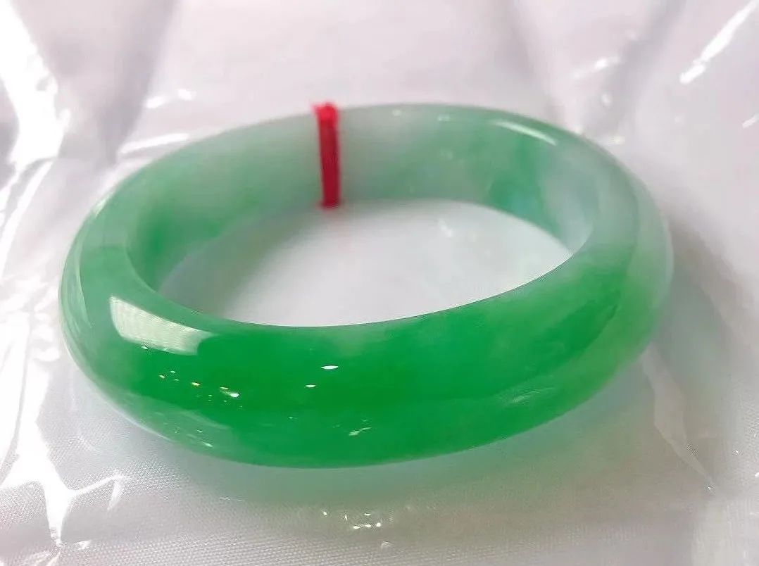 翡翠真的那么贵吗？搞清楚这三个方面，你就能把握翡翠的价格  第3张