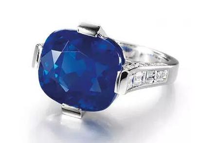 翡翠手镯有黑花图片皇家蓝、矢车菊蓝、暮光蓝、孔雀蓝，哪种蓝宝石更贵？  第7张