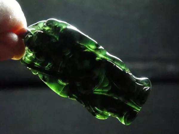 貌不惊人却暗藏玄机的神秘之玉！翠中“奇葩”墨翠的美，你欣赏得来吗？  第13张