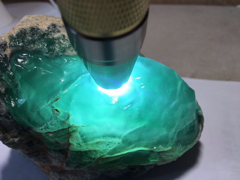 起步过万，张口千万，好料依旧难求，翡翠原石的价格为何越来越贵  第4张