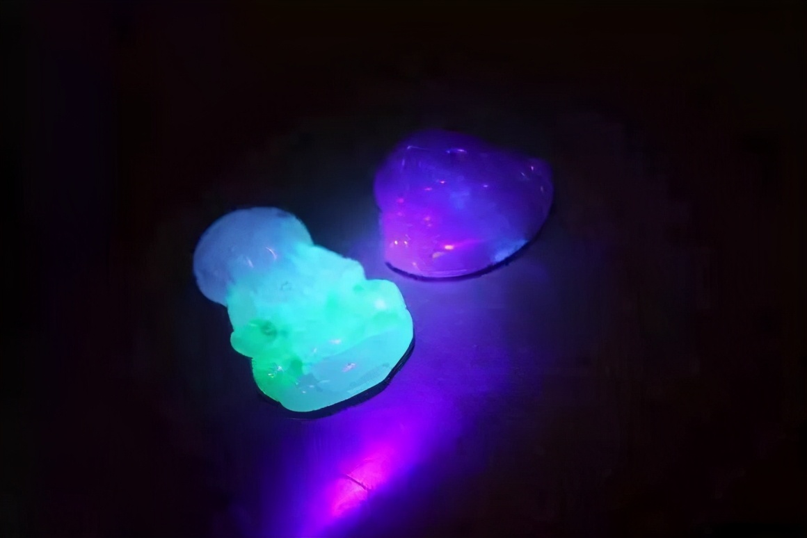 广州翡翠吊坠翡翠的“莹光”与“荧光”  第6张