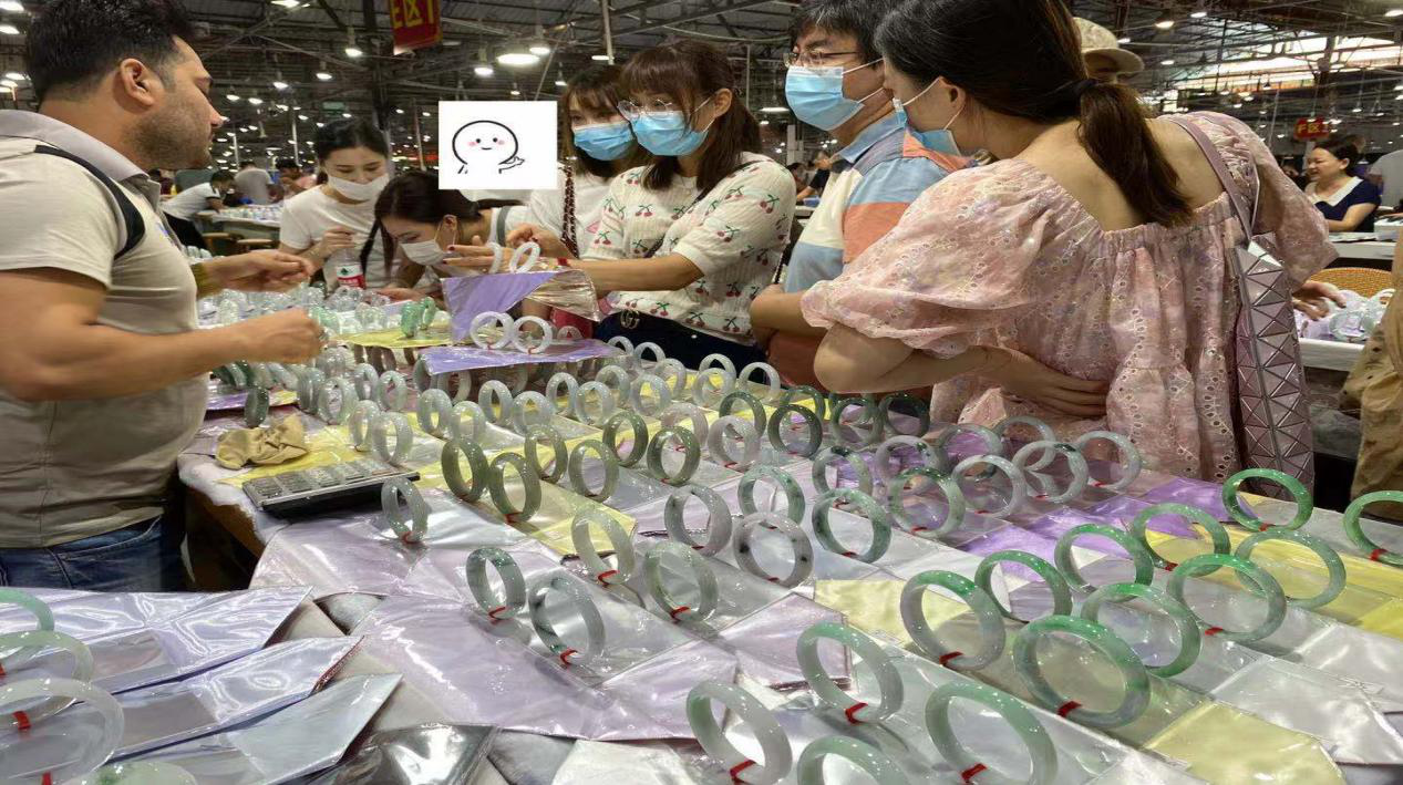 不同价格的翡翠玉手镯，差别竟然这样大！  第3张