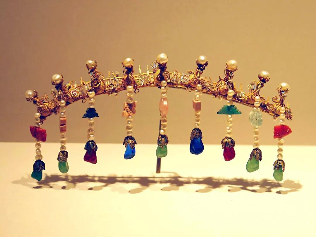 翡翠手镯上面黄翡慈禧太后是如何把碧玺带火的？  第9张