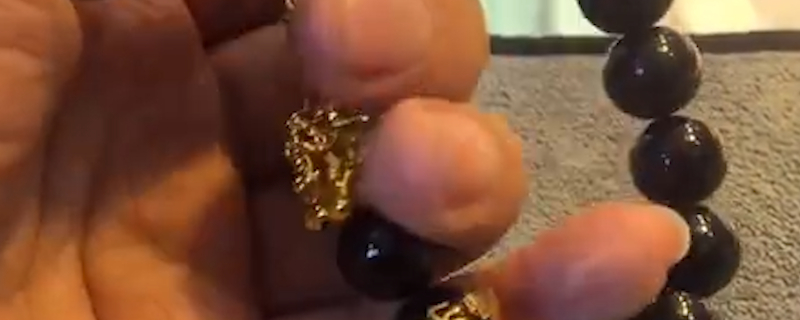 金貔貅手串的佩戴忌讳 金貔貅手串的戴法和讲究有什么？   第2张