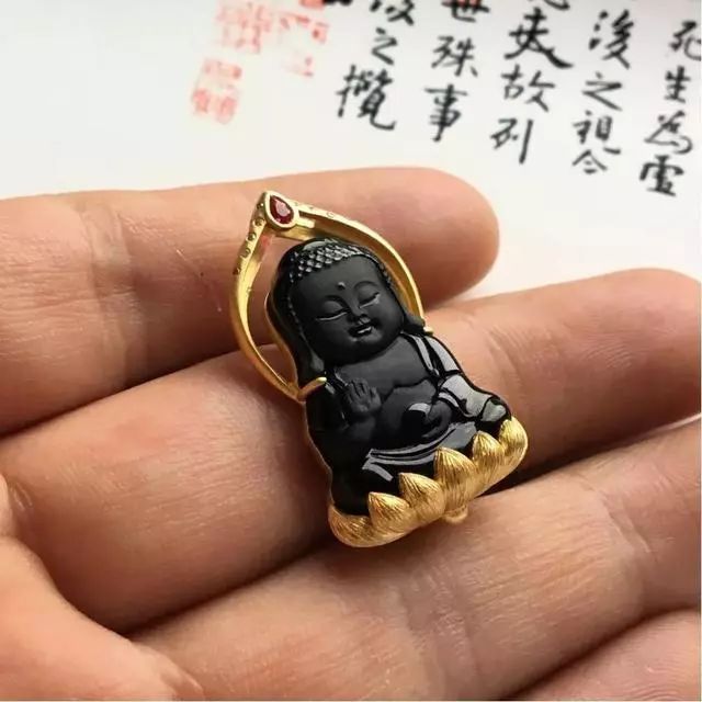 听说各类藏家都开始看好墨翠，墨翠值钱吗？  第2张