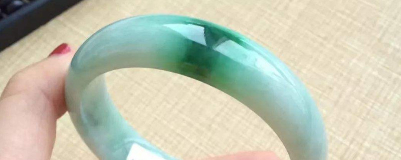 一般翡翠吊坠价格玉貔貅的佩戴忌讳什么 玉貔貅的佩戴方法有哪些？   第1张