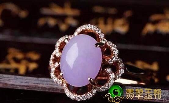 糯种全绿翡翠手镯为何翡翠蛋面的价钱会那麼高? 个人收藏翡翠翡翠戒面有哪些规定吗?   第2张