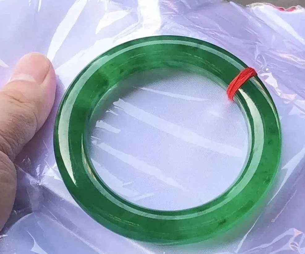 翡翠真的那么贵吗？搞清楚这三个方面，你就能把握翡翠的价格  第2张