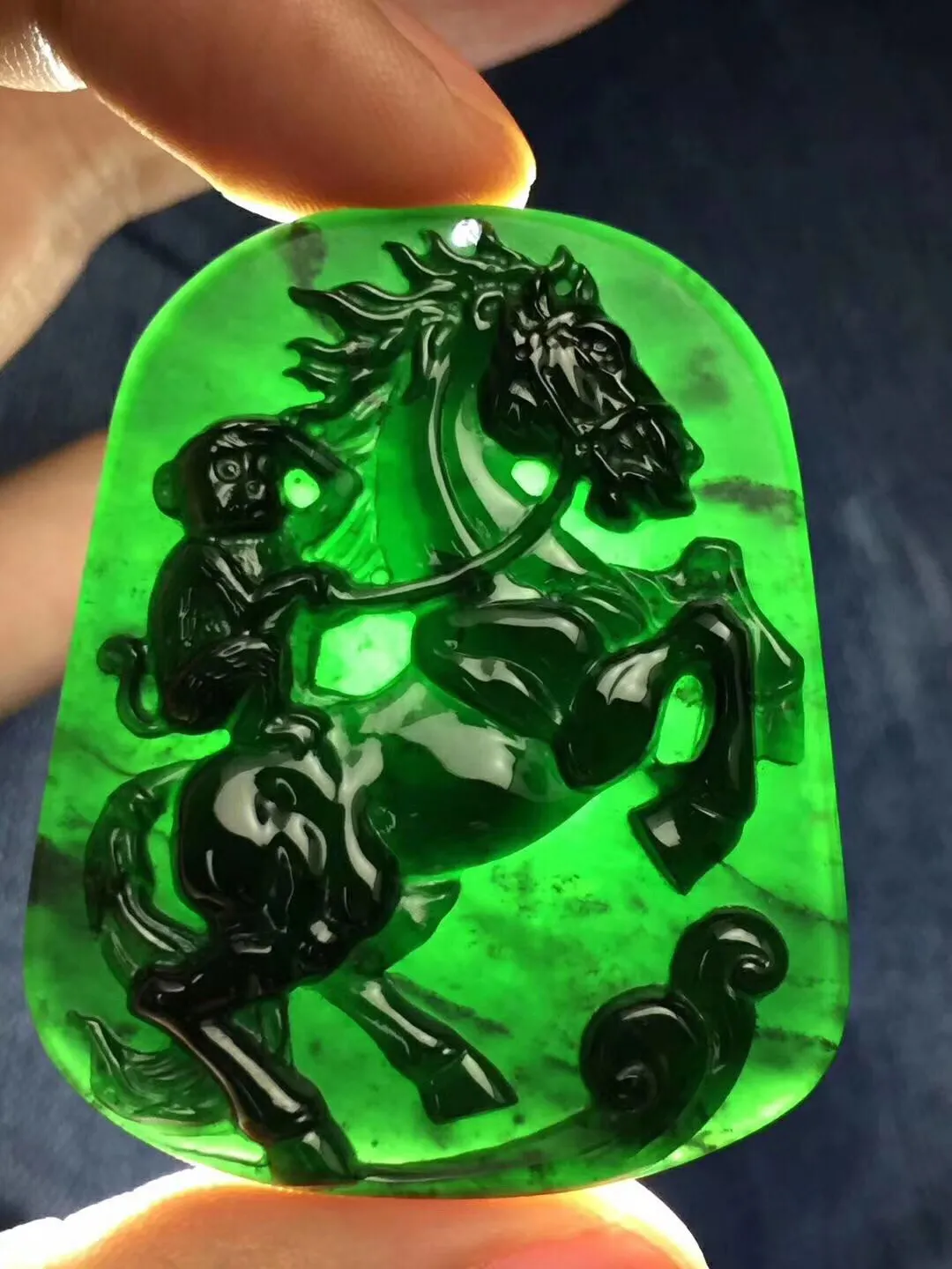 墨翠。一种深藏不露的翡翠。稳重而神秘  第6张