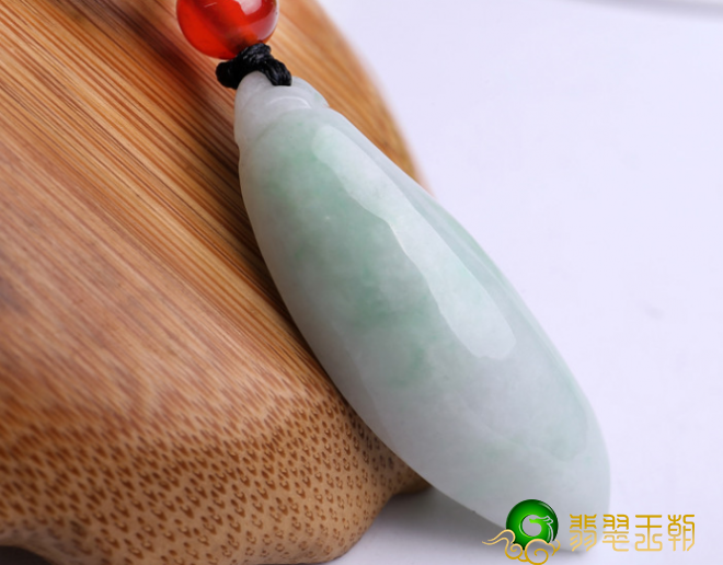 18k金镶嵌翡翠手镯要知道翡翠福瓜不是瓜 了解它的真实意义是什么   第3张