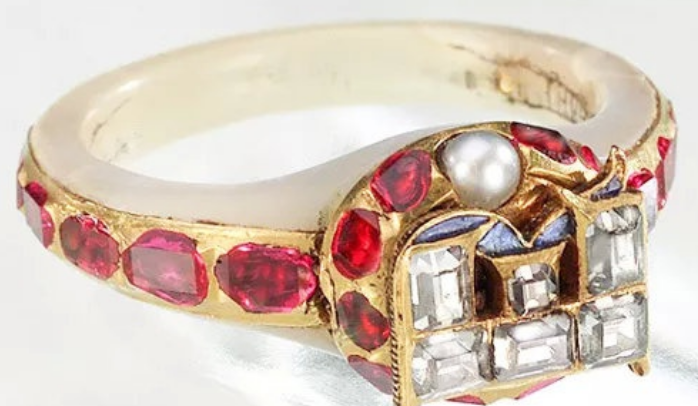 红宝石华丽高贵，历史悠久，而它流传的魔力传说更是令人无比着迷  第6张