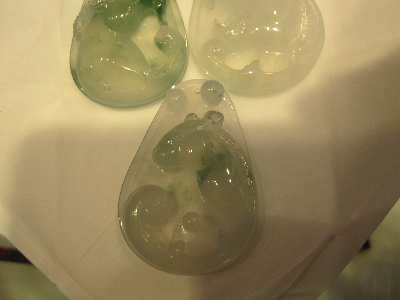 天空蓝翡翠玉石价格揭阳的翡翠市场价值波动  第2张