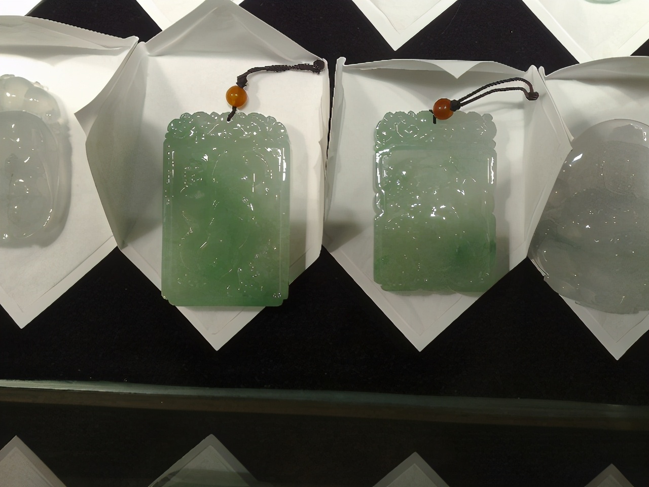 天空蓝翡翠玉石价格揭阳的翡翠市场价值波动  第8张