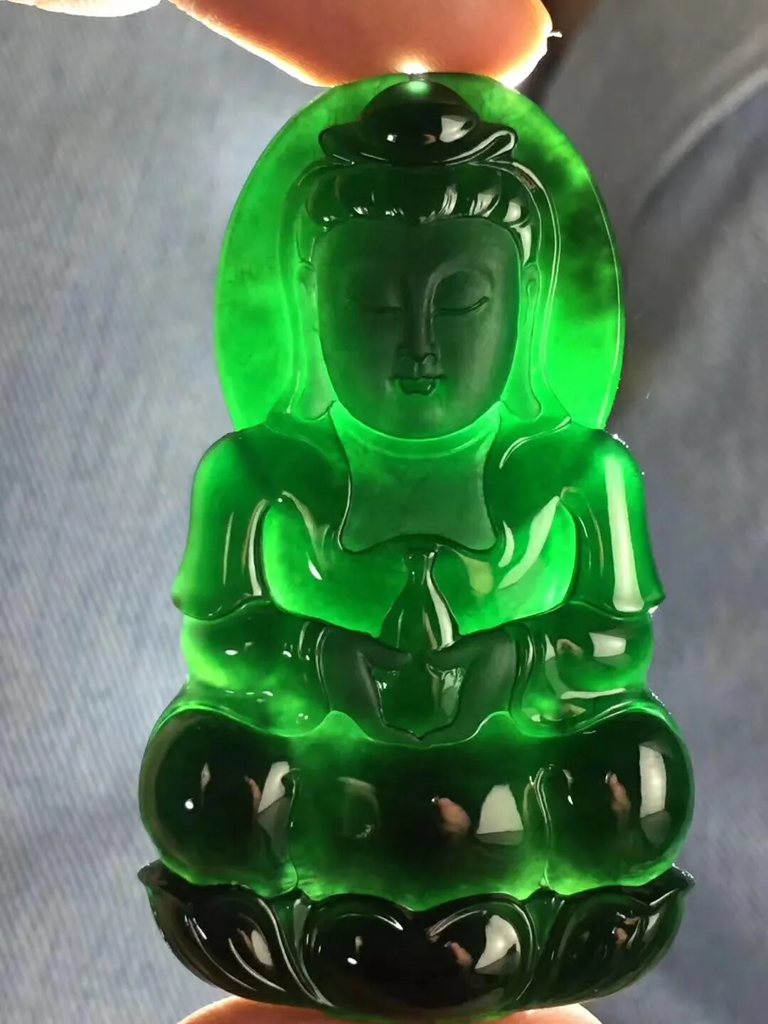 墨翠。一种深藏不露的翡翠。稳重而神秘  第4张