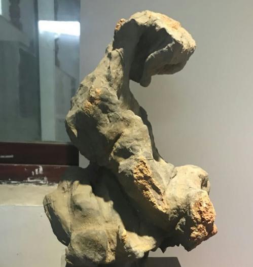 灵璧石的特点：三奇、五怪、一神  第5张