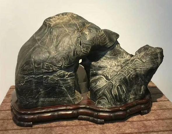 灵璧石的特点：三奇、五怪、一神  第10张