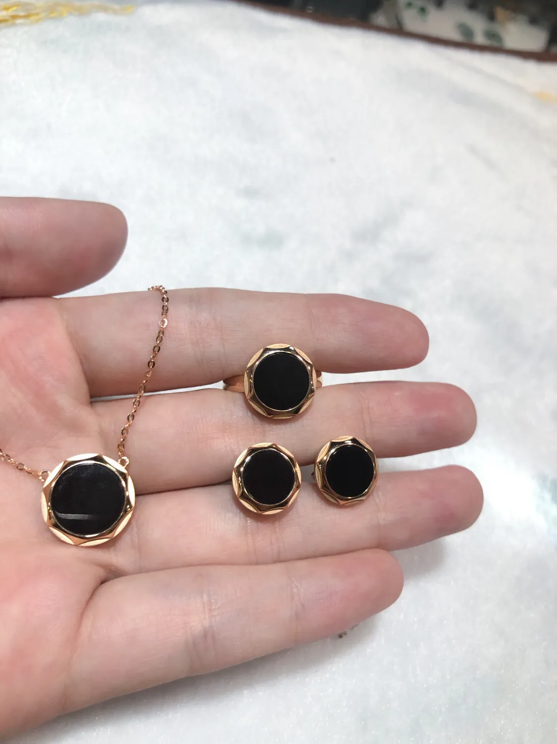 顶级墨翠与普通墨翠的差别  第10张