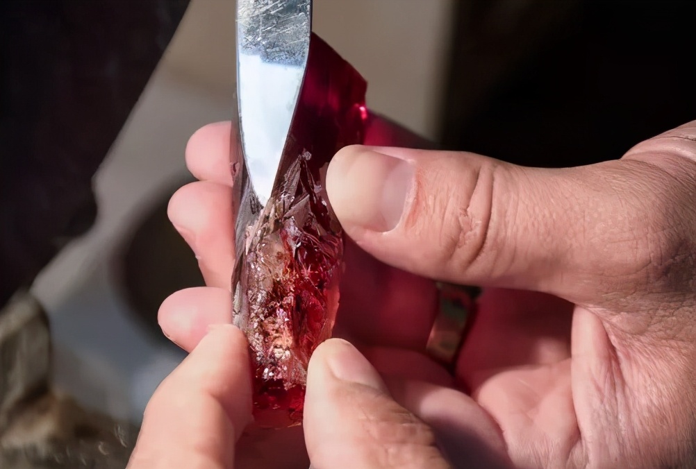 玻璃种紫罗兰翡翠价值帝王托帕石，装在瓶子里的阳光  第8张