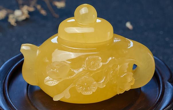 蜜蜡鉴别方法，灯光下蜜蜡真假对照图  第10张