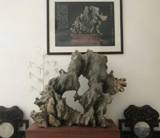 灵璧石的特点：三奇、五怪、一神  第4张