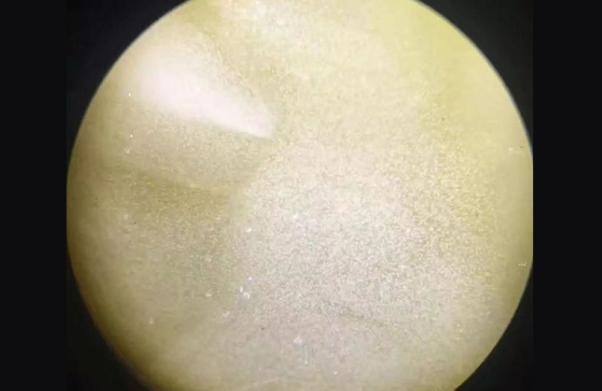 蜜蜡鉴别方法，灯光下蜜蜡真假对照图  第7张