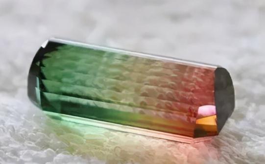 男的带翡翠还是玉碧玺：宝石中的万花筒  第22张