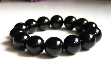 黑玛瑙适合什么人戴？什么人不适合戴黑玛瑙？  第2张