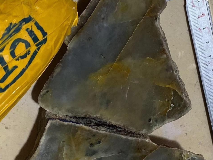 翡翠饰品镶嵌翡翠行业的十字路口，翡翠商该如何选择？  第4张