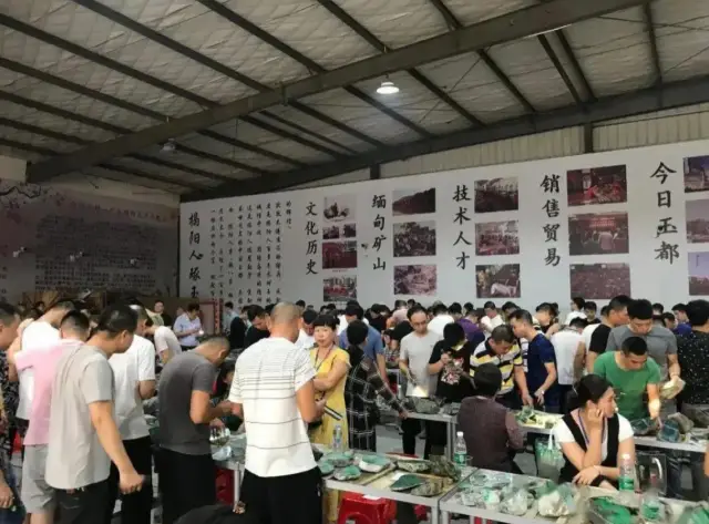 起步过万，张口千万，好料依旧难求，翡翠原石的价格为何越来越贵  第9张