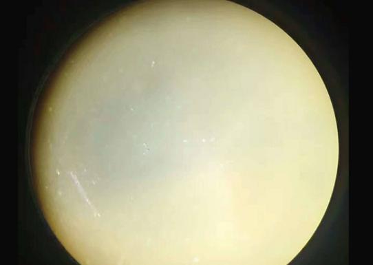 蜜蜡鉴别方法，灯光下蜜蜡真假对照图  第9张