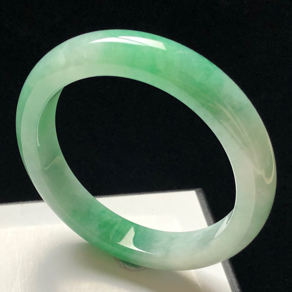 行家解密：一般的玉镯价格是多少？  第2张