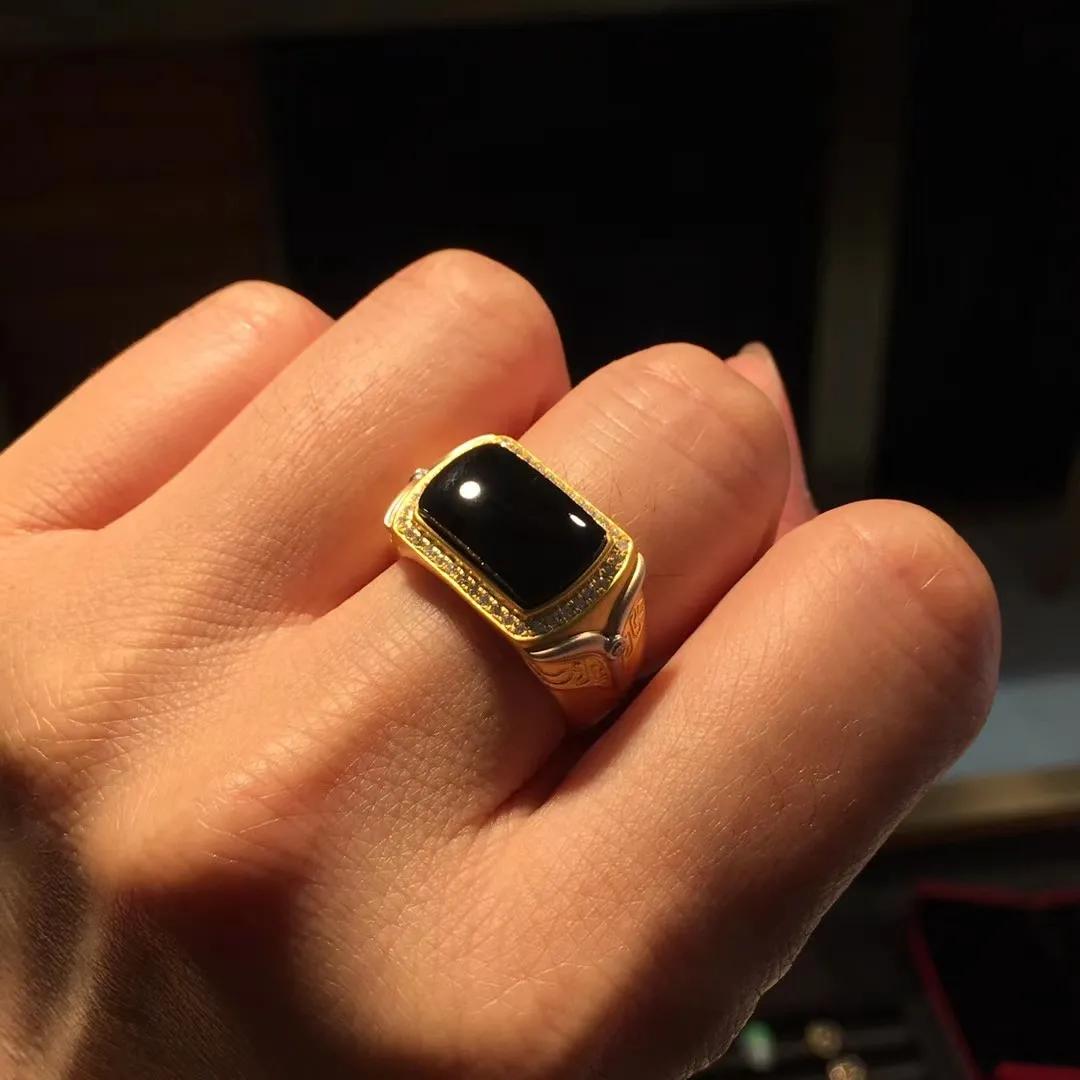 翡翠手镯怎么还价在很多人的眼中，墨翠仿佛都是黑黝黝的，影响墨翠价格有哪些呢？  第1张