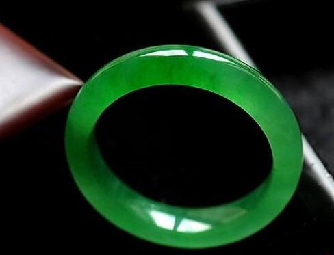 不同价格的翡翠镯子有哪些区别 买过的人说说看   第2张